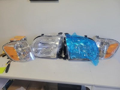 Headlights Corner Lamps for 2005-2006 Toyota Tundra Regular Access Cab TO2502166