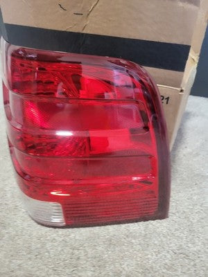 Tail Light Right Passenger Fits 2003-2006 Ford Expedition FO2801166