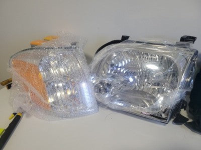 Headlights Corner Lamps for 2005-2006 Toyota Tundra Regular Access Cab TO2502166