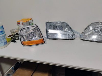 97-03 Expedition 97-03 Ford F150 Chrome Headlights Headlamps Set  FLAWED READ