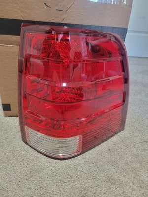 Tail Light Right Passenger Fits 2003-2006 Ford Expedition FO2801166