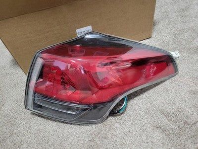 Right Rear Halogen Tail Light Brake Stop Tail Lamp For Toyota Rav4 2016 - 2018