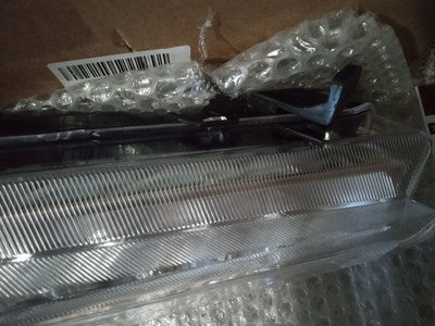 Fits 2016-2018 Chevy Malibu Front Bumper Running Light Lamp Right Passenger RH