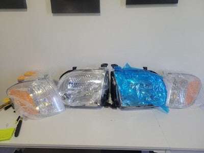 Headlights Corner Lamps for 2005-2006 Toyota Tundra Regular Access Cab TO2502166